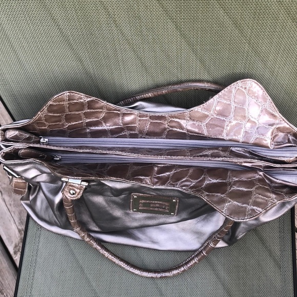 Large Handbag - Picture 9 of 10